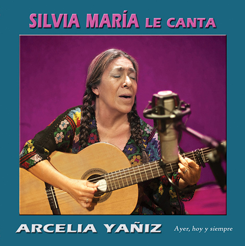 Silvia Maria le canta a Arcelia Yañiz
